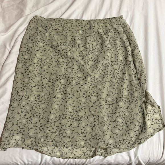Vintage Elegant Asymmetrical Skirt in Olive with Black Pattern - Picture 1 of 3